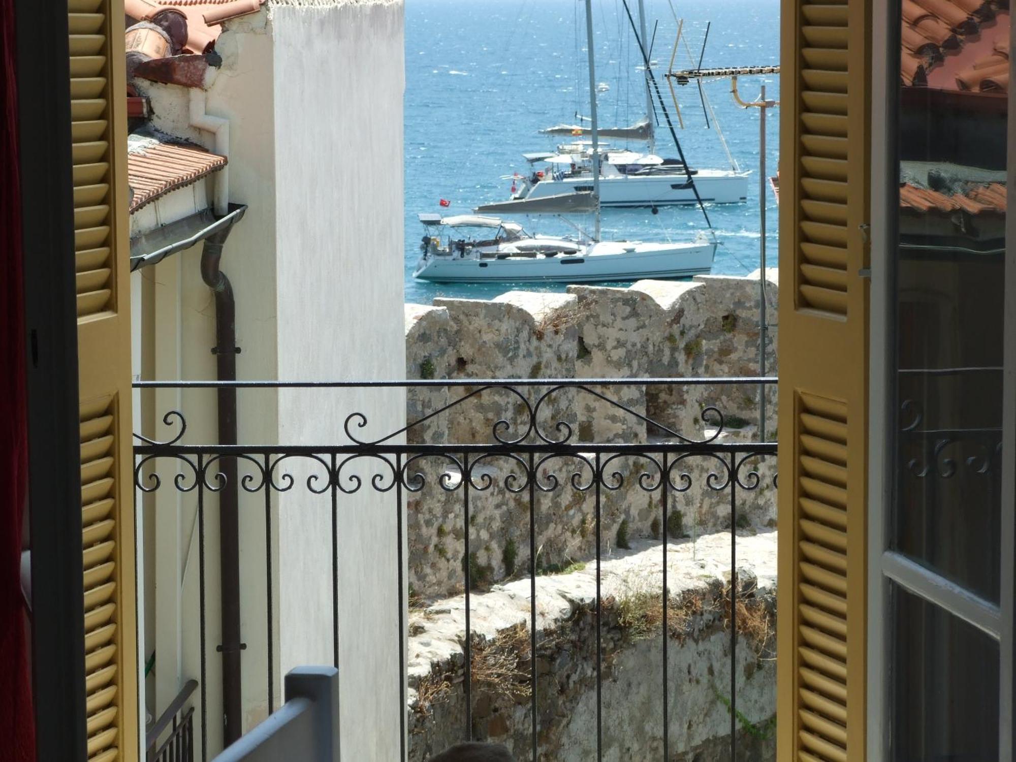 Nafpaktos Apartment And Studios In Port Экстерьер фото